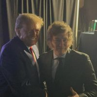 Trump abraza efusivamente al presidente Javier Milei en cumbre conservadora