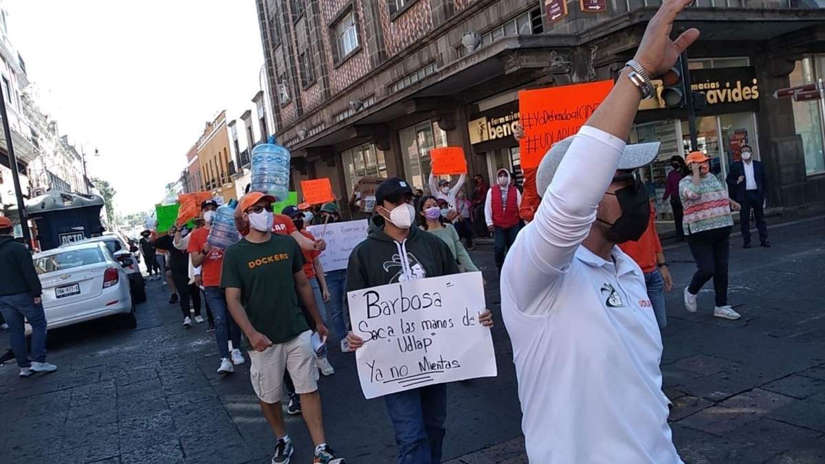 La marcha de estudiantes de la UDLAP