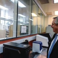 ¡Orgullo nacional! "Ustedes hacen historia", les dijo Alberto Fernández a los expertos del Malbrán