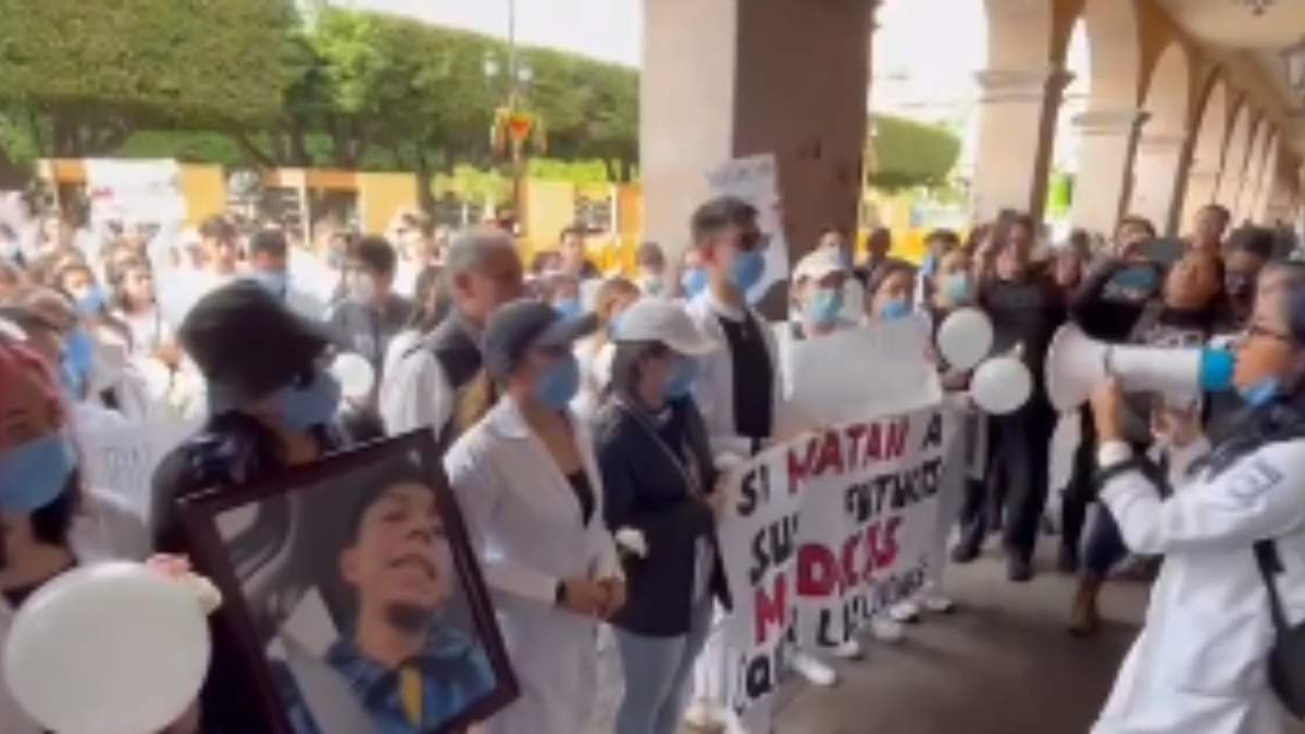 Marcha de universitarios en Celaya