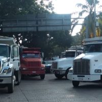 Transportistas sitian Cuernavaca por inseguridad; crean un 'segurichat” con autoridades