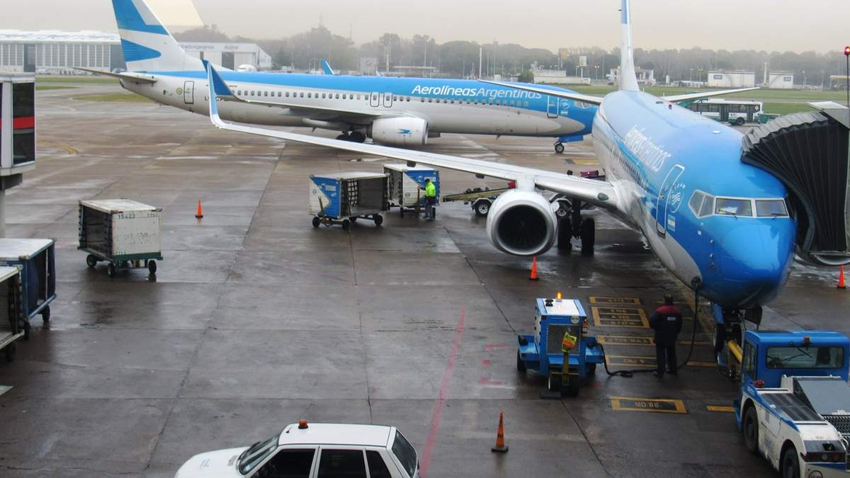 Aerolíneas Argentinas llevará a cabo una masiva suspensión de empleados. Fuente: (Twitter)
