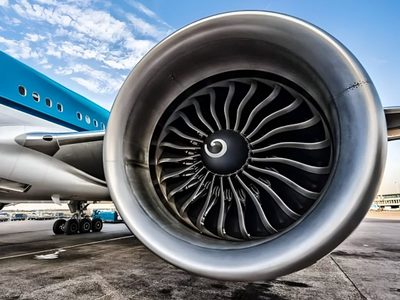 Explotó la turbina de un avión de Aerolíneas Argentinas y debieron cerrar el aeropuerto