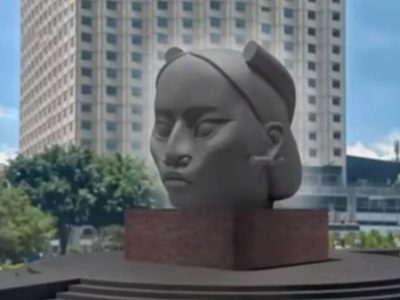 Tlali es la escultura de Pedro Reyes que sustituiría a la estatua de Colón