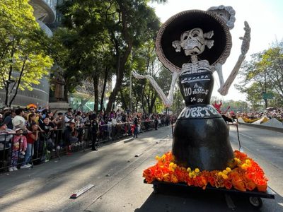 Así se vive el Gran Desfile de Día de Muertos 2023 en la CDMX (Videos)
