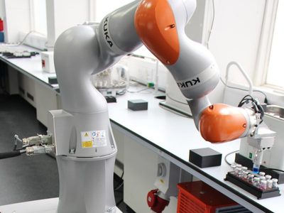El “robot científico” capaz de realizar experimentos de laboratorio