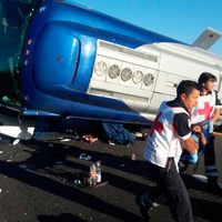 Accidente carretero deja 3 muertos y más de 20 heridos en Sonora