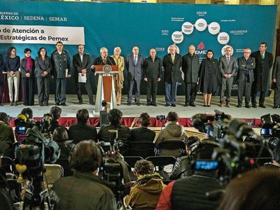Entre abucheos, AMLO sentencia: Vamos a seguir ponchando a los de la mafia del poder (Video)