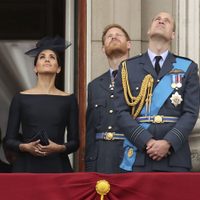 Reunión de urgencia entre la reina Isabel II, Carlos, William y Harry para tratar la salida de los duques de Sussex