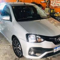 A punta de pistola y en plena tarde tres hombres se robaron un auto