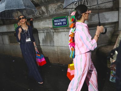 El accesorio de moda que no puede faltar en tu cabello para lograr los peinados que son tendencia esta temporada