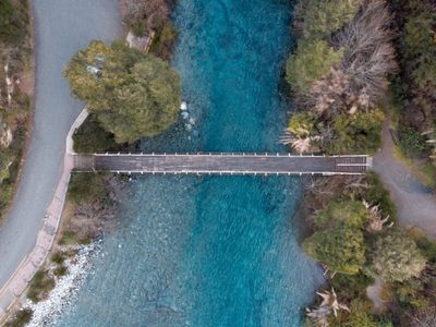 A casi tres meses de su clausura, piden prórroga para reparar el puente peatonal del Correntoso
