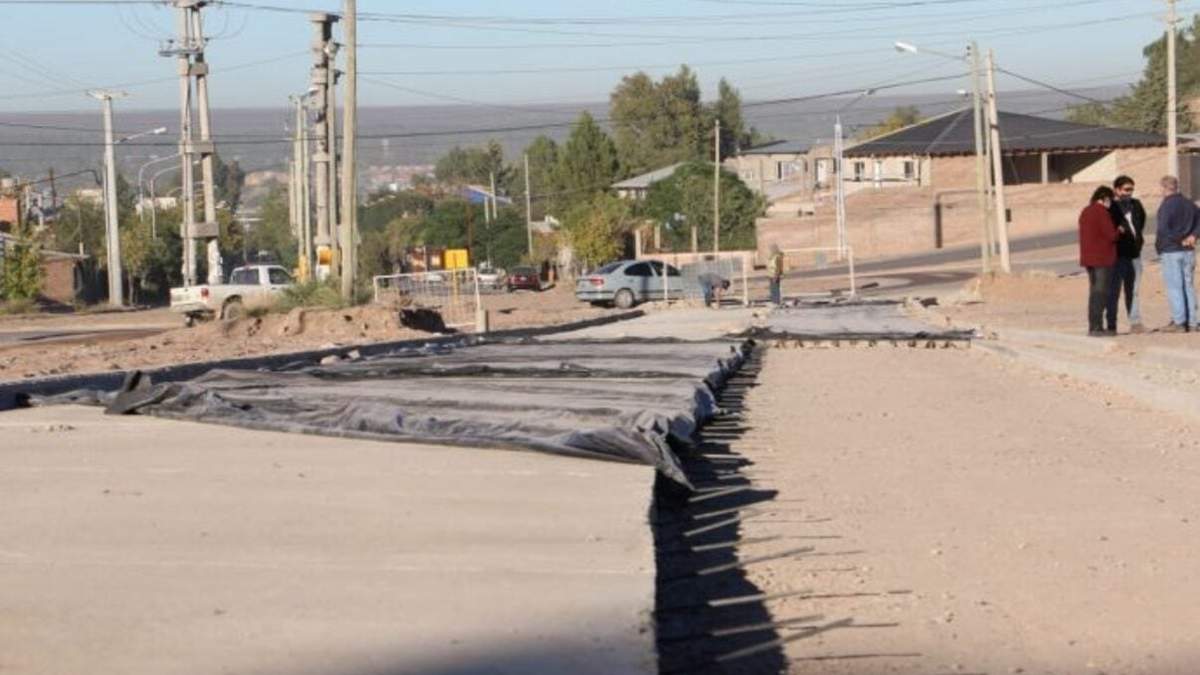 Asfalto Avenida Huilén. Fuente: (Twitter)
