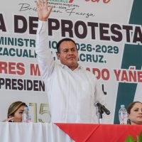 Balean vehículo del alcalde de Zacualpan y su esposa; el chofer resultó herido
