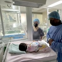 Médicos del IMSS en Ensenada salvan la vida de una bebé que fue apuñalada por su madre