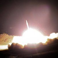 Misiles iraníes golpean base aérea que alberga a tropas de EU en Irak