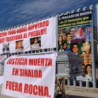 Ciudadanos irrumpen en el Congreso de Sinaloa en protesta contra Rocha Moya