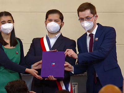 El cierre de un capítulo: la Convención Constituyente de Chile presentó el texto final a Boric