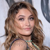 El talento oculto de la hija de Michael Jackson: dolor, tinta y mucho pulso