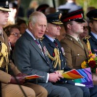 El rey Carlos III dedica el primer monumento nacional británico a las tropas LGBTTTIQ+