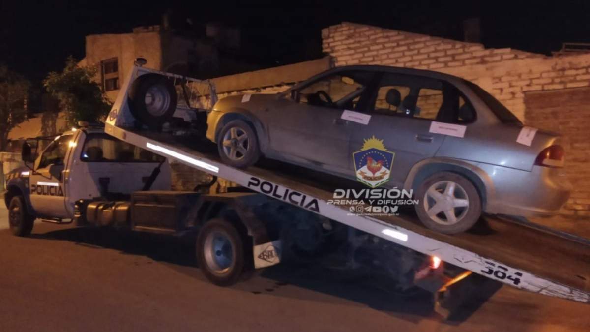 Auto recuperado por personal policial. Fuente: (Policía de Neuquén)