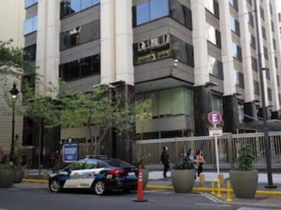 Un drone cayó frente a la Embajada de Israel y hay un gran operativo con corte de calles