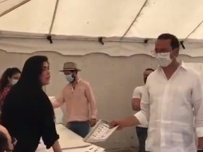 Funcionaria de casilla encara a candidato: "Aquí tienen al misógino número uno de San Luis"