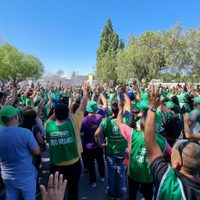 Protesta de ATE: extendió el bloqueo en los puentes y sumó un corte en la Ruta 151