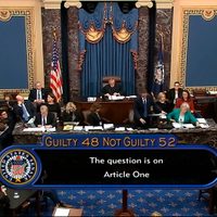Republicanos en el Senado exoneran a Donald Trump