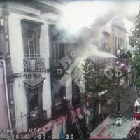 Incendio consume bodega de telas en el Centro y deja dos bomberos heridos