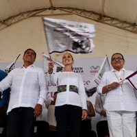 Desempeñarse sin “nada de lujos y parafernalias”, pide Sheinbaum a servidores públicos