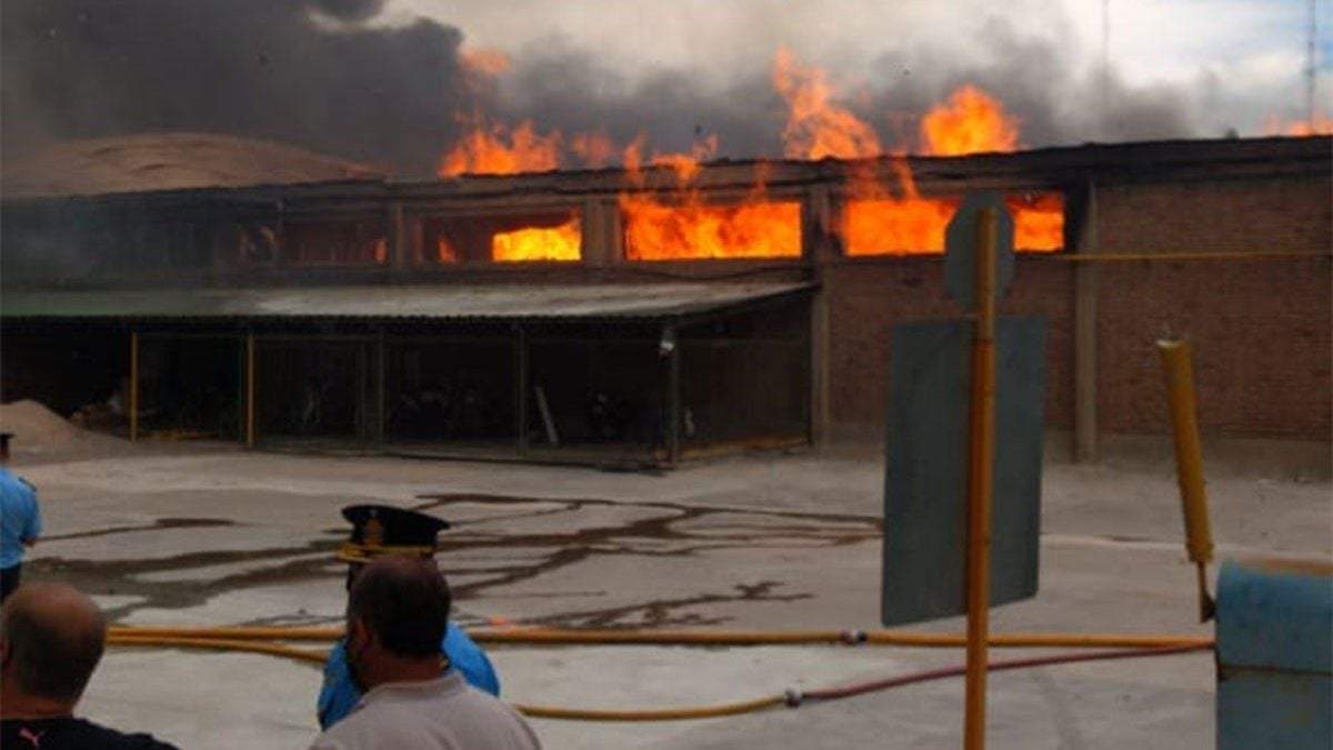 Incendio en la empresa Cervi. Fuente: (Twitter)