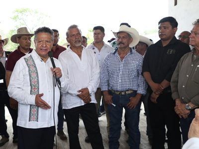 Julio Menchaca fortalece la Huasteca: entrega apoyos históricos y supervisa obras en Atlapexco