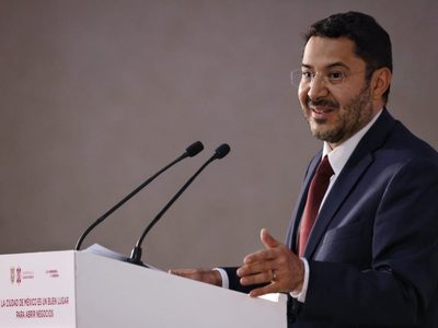 Aplaude Martí Batres el “aluvión de remesas” y llama a empresarios a invertir en la CDMX