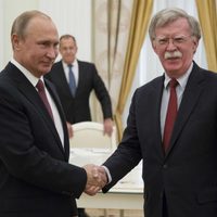 Se reúnen Bolton y Putin en Moscú; esperan restaurar relaciones Rusia-EU