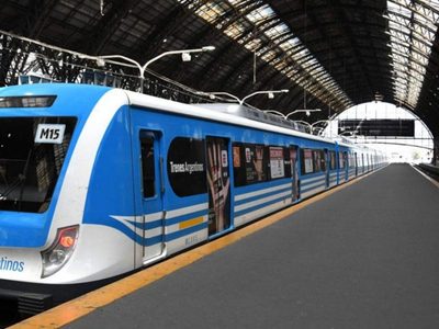 Tren Roca: tras una falla técnica, pasajeros tuvieron que caminar por las vías hasta Constitución