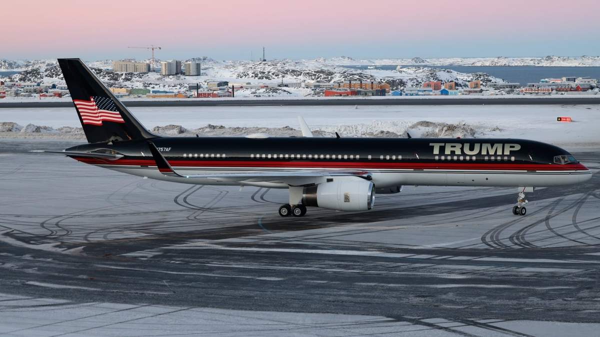 Un avión con Donald Trump Jr. a bordo aterriza en Nuuk, Groenlandia, el 7 de enero de 2025