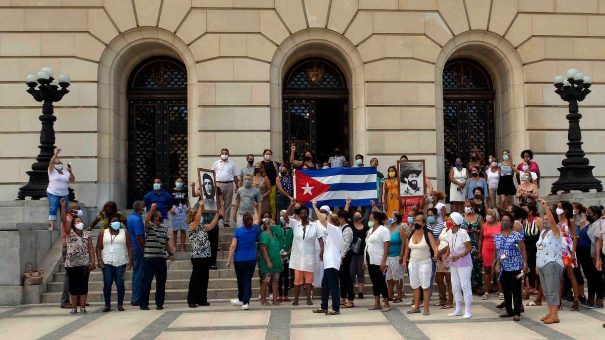 Trabajadores de oficinas auxiliares de Cuba