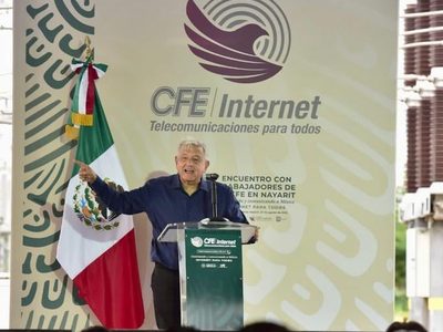 AMLO adelanta que buscará mecanismo legal para evitar que se privatice la CFE