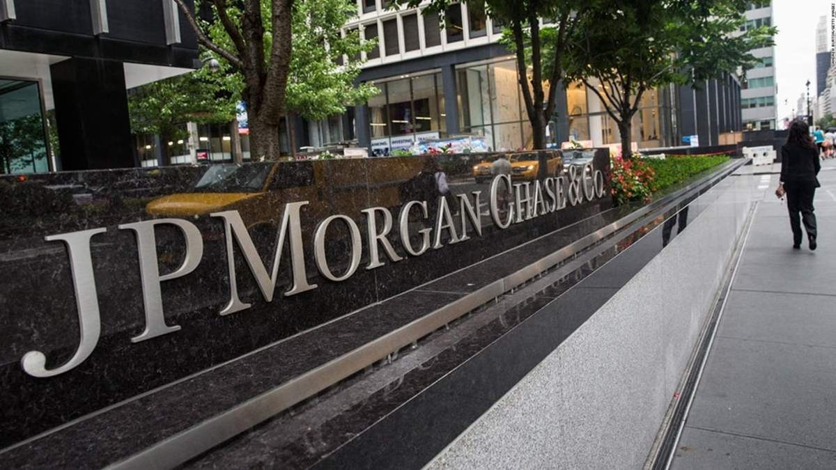 El Riesgo País cayó a 900 puntos