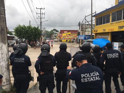 Tabasco: Exigen renuncia de jefe policiaco por "ley garrote" contra damnificados