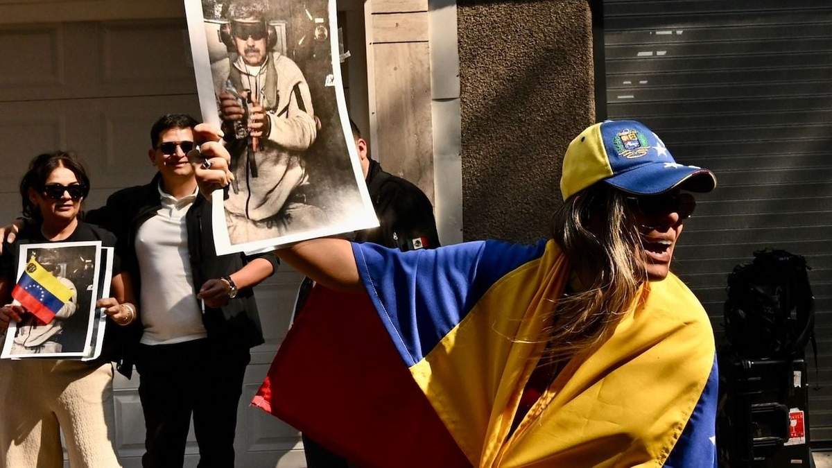 Venezolanos se congregaron frente a la embajada del país sudamericano en la Ciudad de México, en Polanco