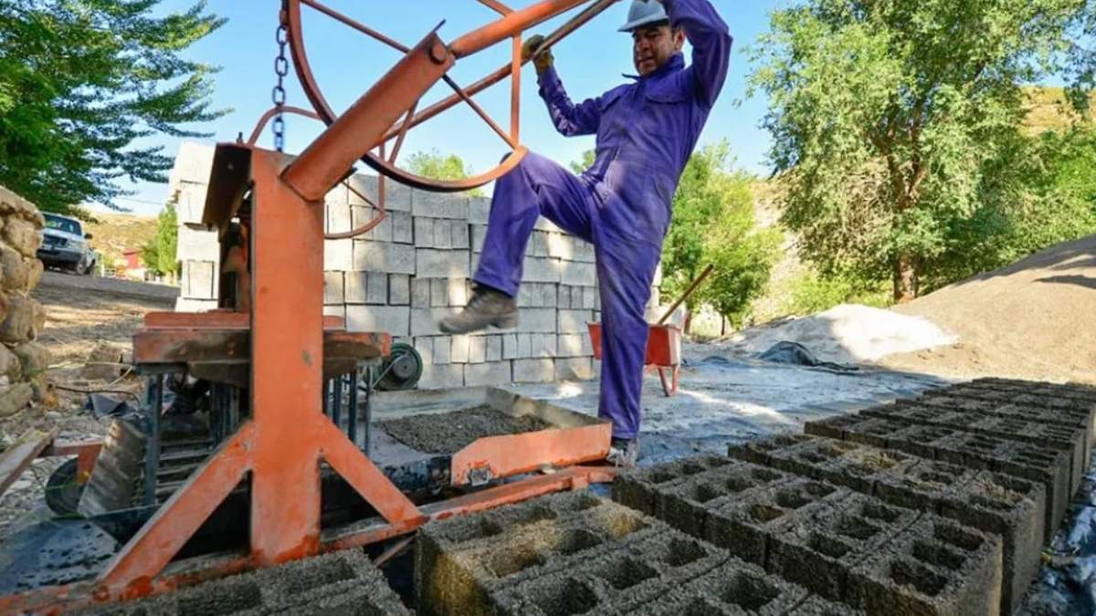La bloquera comunitaria funciona en la comisión de fomento de Coyuco-Cochico. Fuente: (Gobierno de Neuquén)