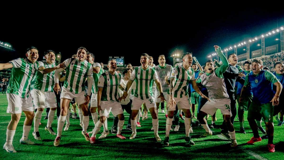Banfield festejó ante los suplentes de Lanús