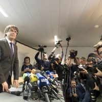 Carles Puigdemont descarta pedir asilo en Bruselas y acepta elecciones convocadas por Rajoy
