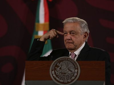 AMLO pide a los medios que le ayuden a respetar la veda electoral
