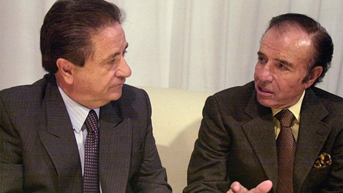 Eduardo Duhalde y Carlos Saúl Menem. Fuente: (Twitter)
