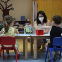 OMS recomienda a Europa facilitar clases 'on line' y garantizar uso de mascarillas en colegios