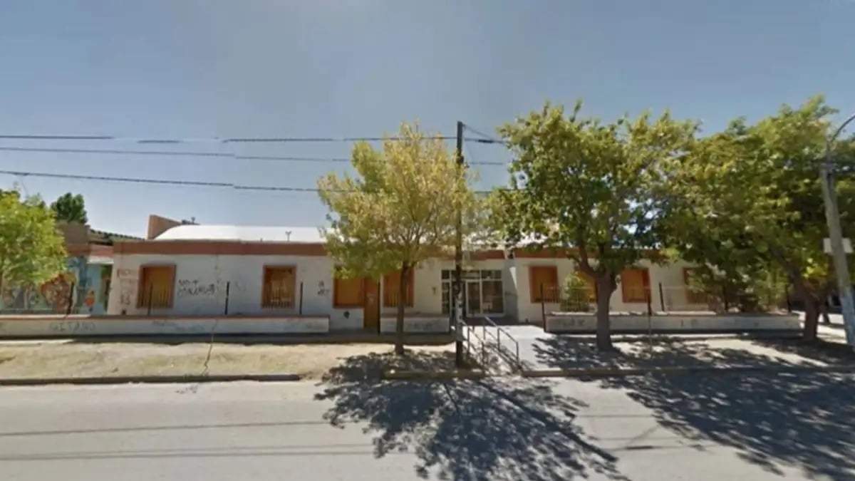 CPEM 8 de Plottier. Fuente: (X)