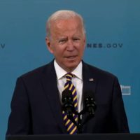 Biden reporta baja de 47% en contagios de covid-19 en Estados Unidos